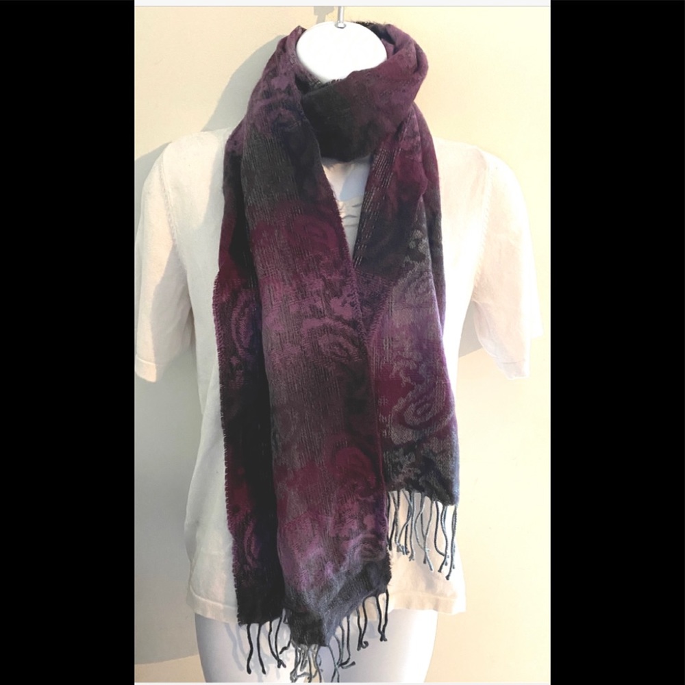 Steve Madden Muffler/Scarf.   0154